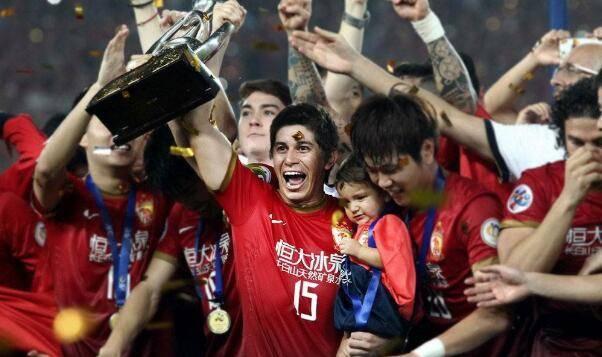  卡马拉租借回归再披紫百合战袍  