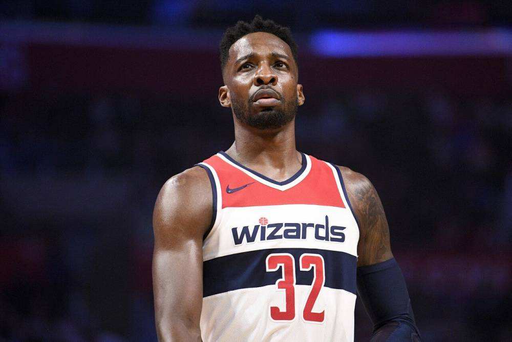  康利关键抢断助森林狼加时险胜湖人保留季后赛希望